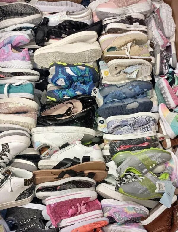 Mix tennis shoes wholesales (100 pairs per pallet) - Image 2